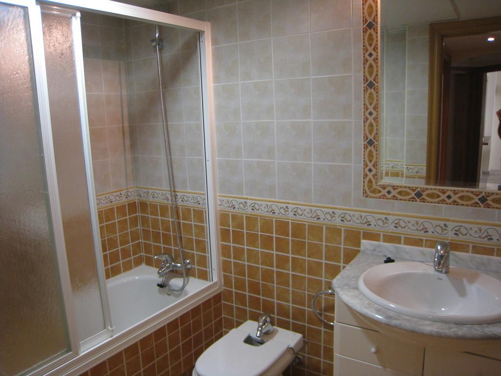 Apartamentos Torreon Del Mar Benalmádena Quarto foto